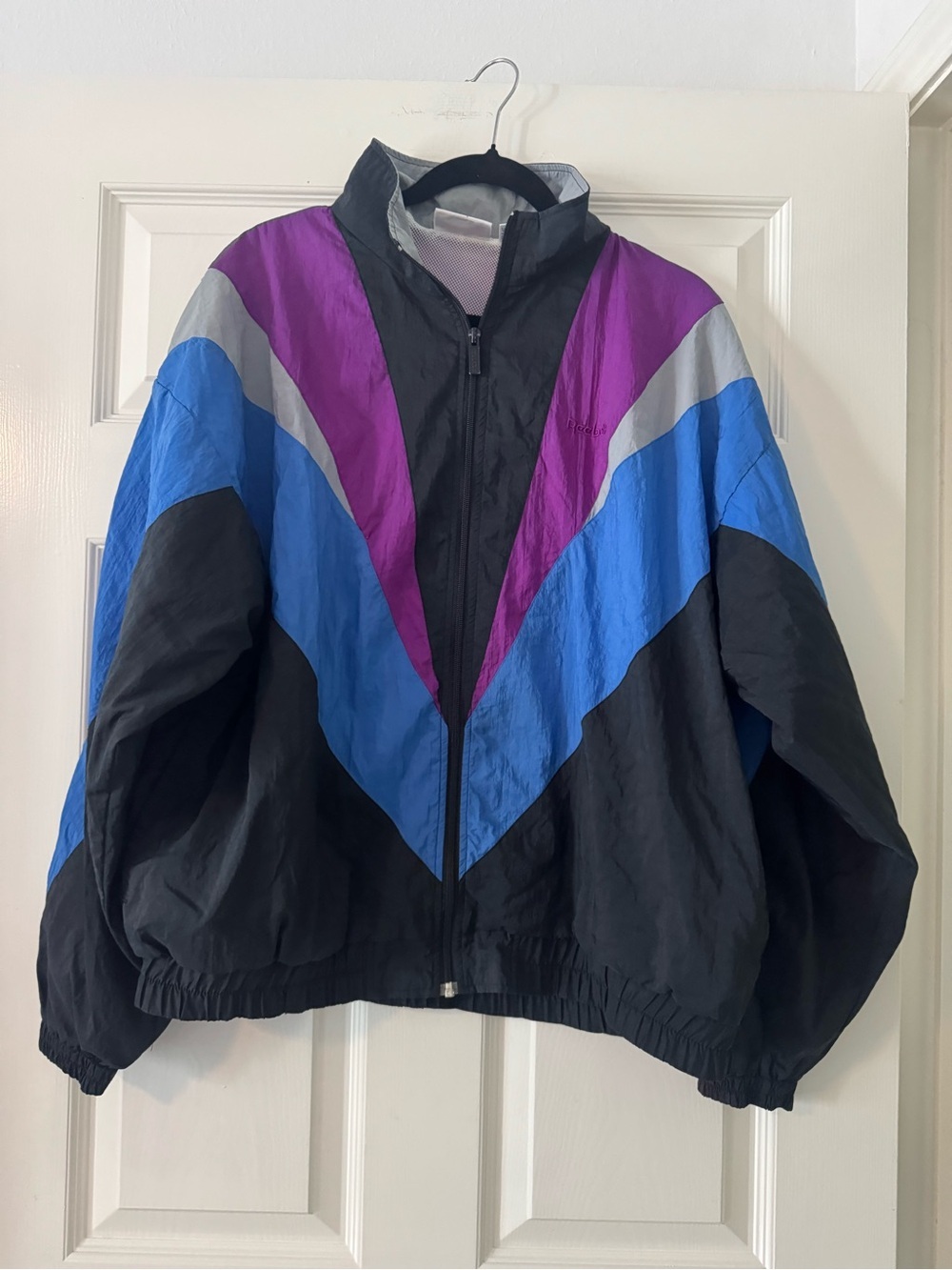 VTG Reebok Black Windbreaker with Blue & Purple, Mesh Lining